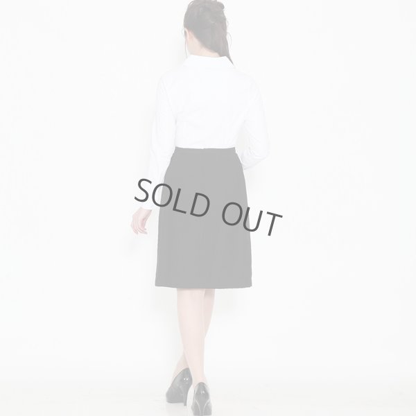 画像3: 長袖ブラウス ホワイト 1番上のボタンがない スキッパーデザイン フロッキー生地 洗濯機で洗える