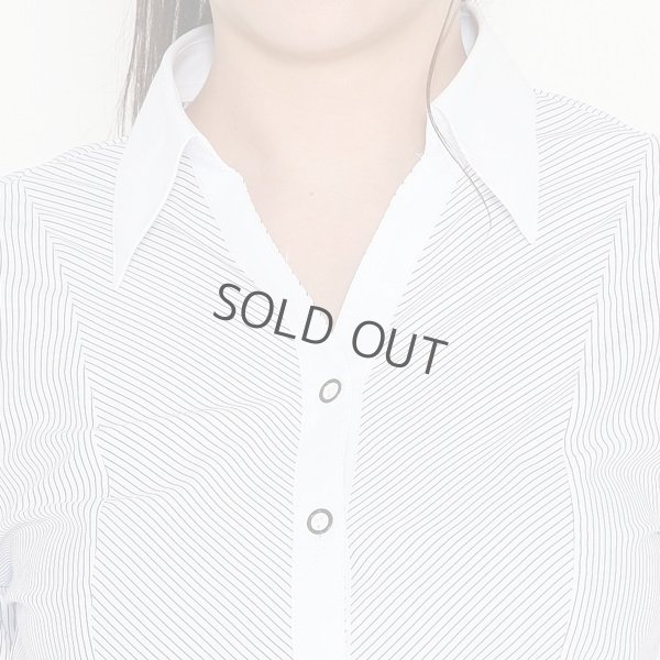 画像5: 長袖ブラウス 細紺ストライプ 1番上のボタンがない スキッパーデザイン 洗濯機で洗える