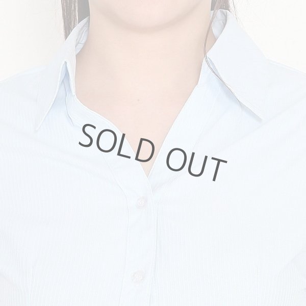 画像5: 長袖ブラウス ライトブルー 1番上のボタンがない スキッパーデザイン フロッキー生地 洗濯機で洗える (5)