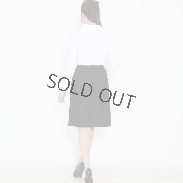 画像3: 長袖ブラウス ホワイト 1番上のボタンがない スキッパーデザイン フロッキー生地 洗濯機で洗える (3)