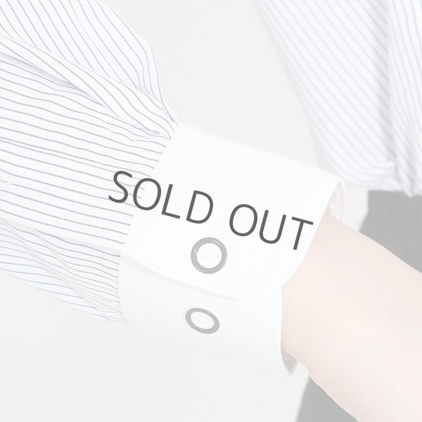 画像6: 長袖ブラウス 細紺ストライプ 1番上のボタンがない スキッパーデザイン 洗濯機で洗える (6)