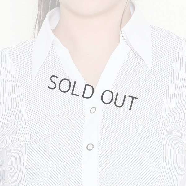 画像5: 長袖ブラウス 細紺ストライプ 1番上のボタンがない スキッパーデザイン 洗濯機で洗える (5)