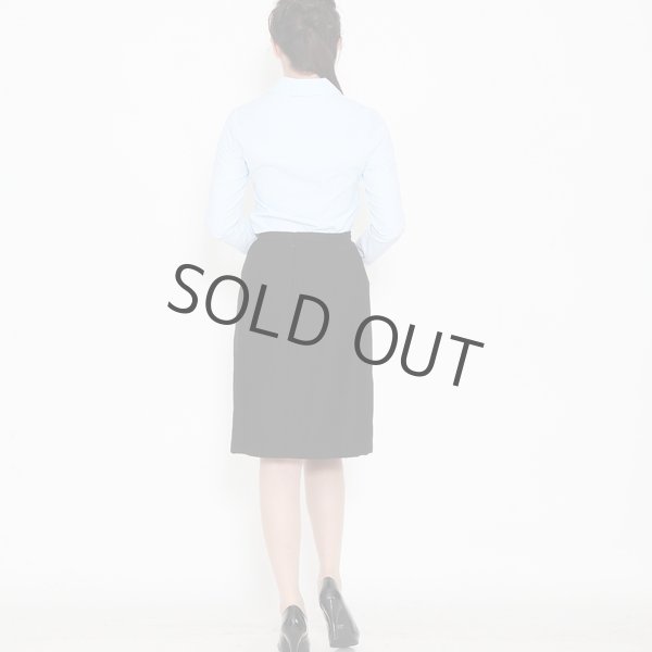 画像3: 長袖ブラウス ライトブルー 1番上のボタンがない スキッパーデザイン フロッキー生地 洗濯機で洗える (3)